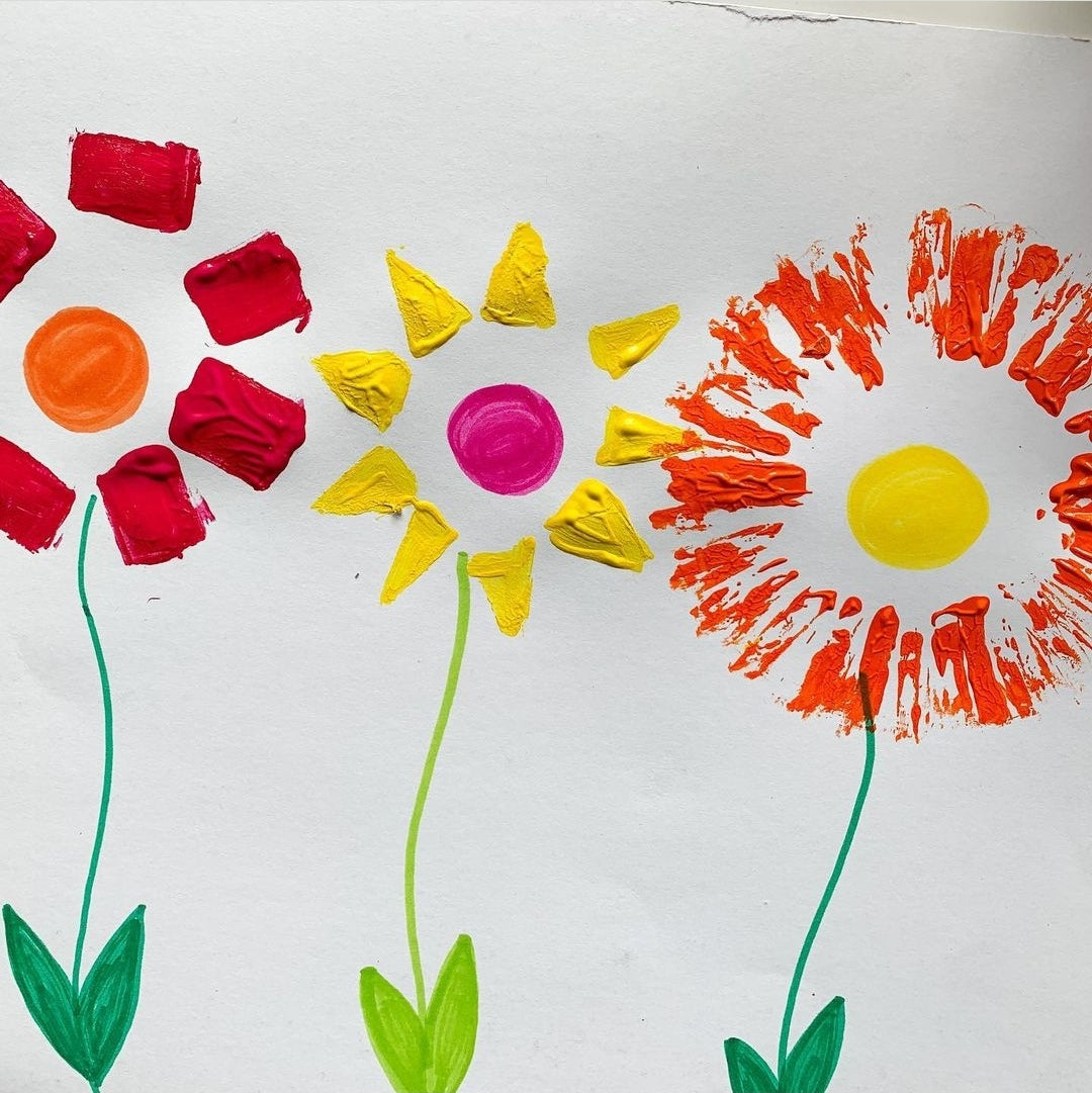 Toilet roll stamp flowers – Inspiring Kids World